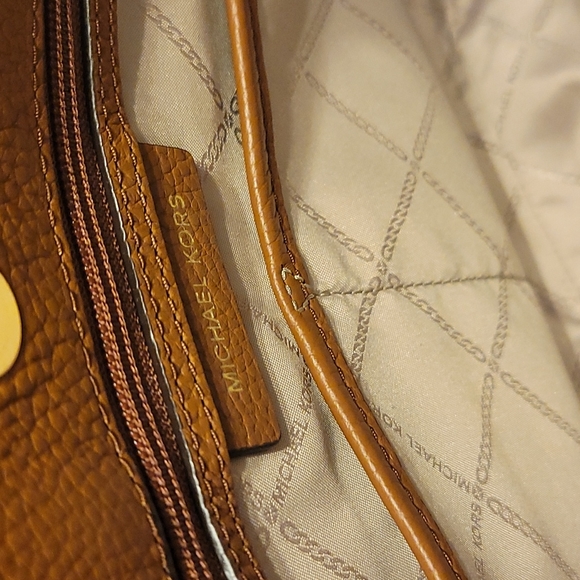 MICHAEL KORS PURSE - Picture 5 of 11